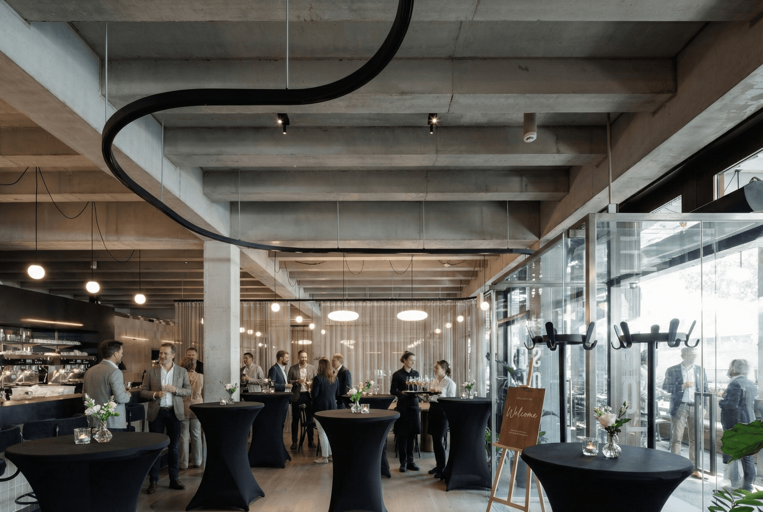 Sfeerbeeld receptie en groepsevent bij Grand Café SGOL